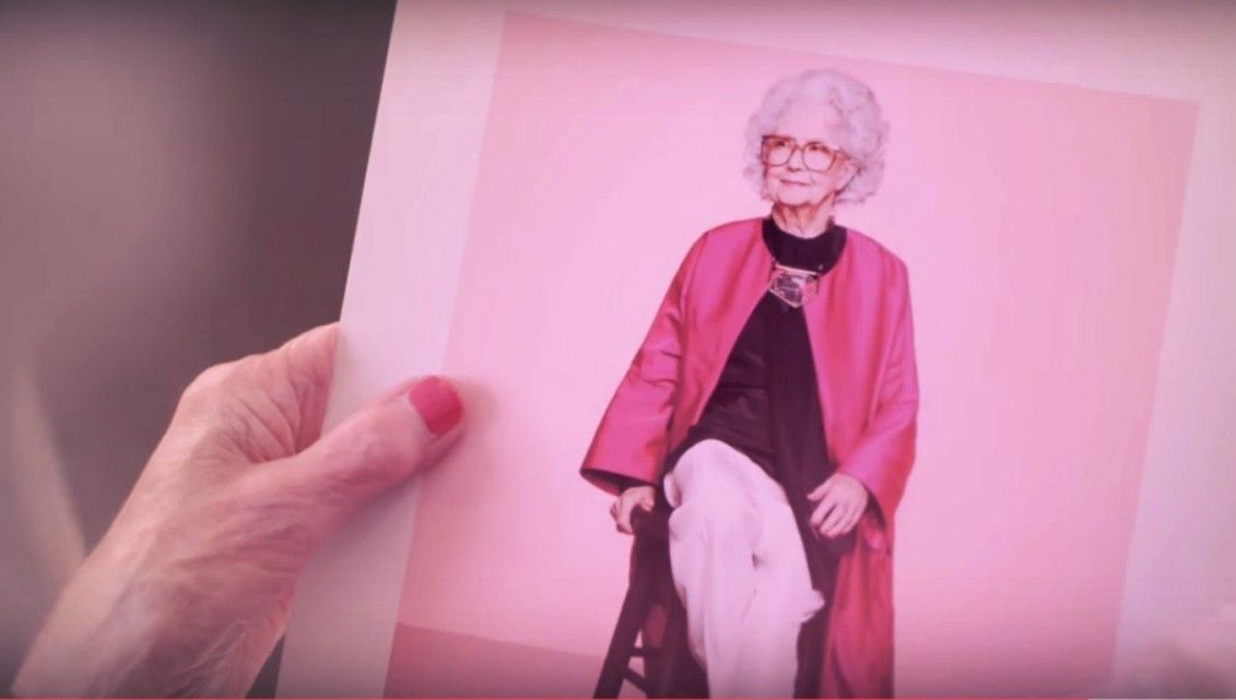 Un model de 100 de ani apare în premieră pe paginile Vogue