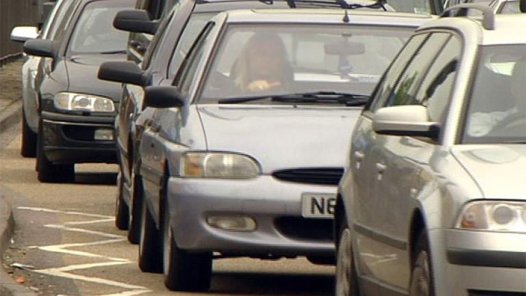 Noi reglementări luate azi de Guvern în privința taxei AUTO de poluare