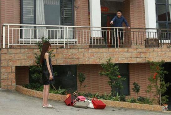 Banii nu cumpără dragostea? Scena devenită virală: cum şi-a găsit un afacerist soţia, pe stradă