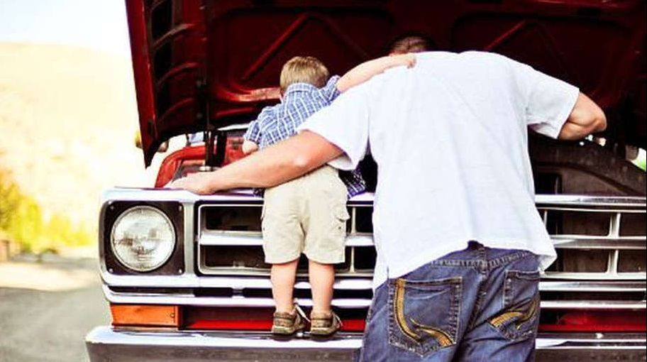 Corectitudine extremă: Un băiețel de doar 6 ani a sunat la numărul de urgență și și-a reclamat tatăl