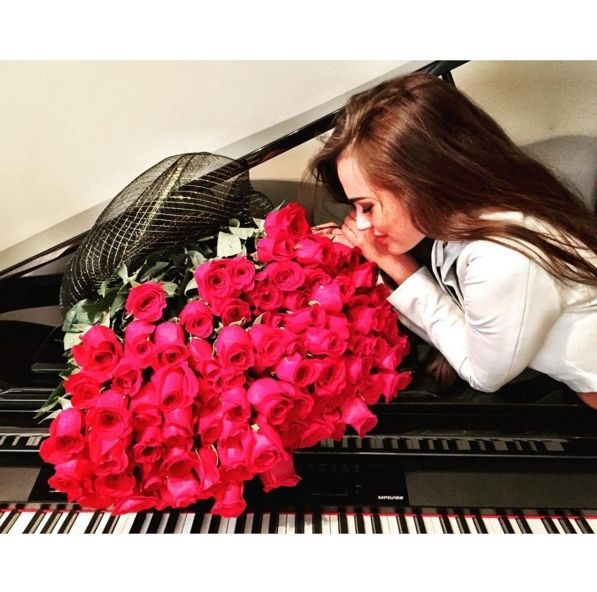 O bombă sexy din Moldova se căsătoreşte cu un milionar, cu 36 de ani mai în vârstă decât ea