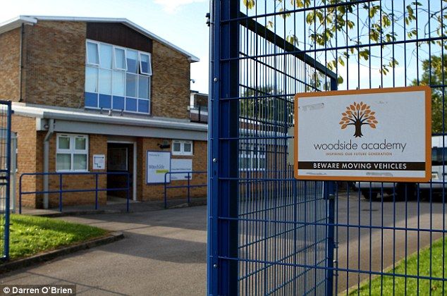 Directoarea unei școli, vedetă pe site-urile pentru adulți