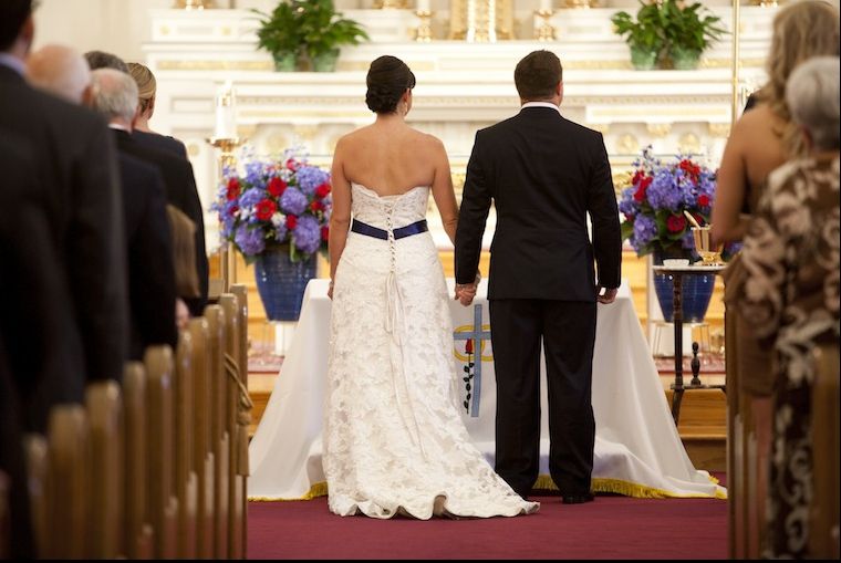 Urma schimbul de jurăminte când... Și-a rugat viitorul soț să se așeze pe scaun, apoi... Ce a urmat 