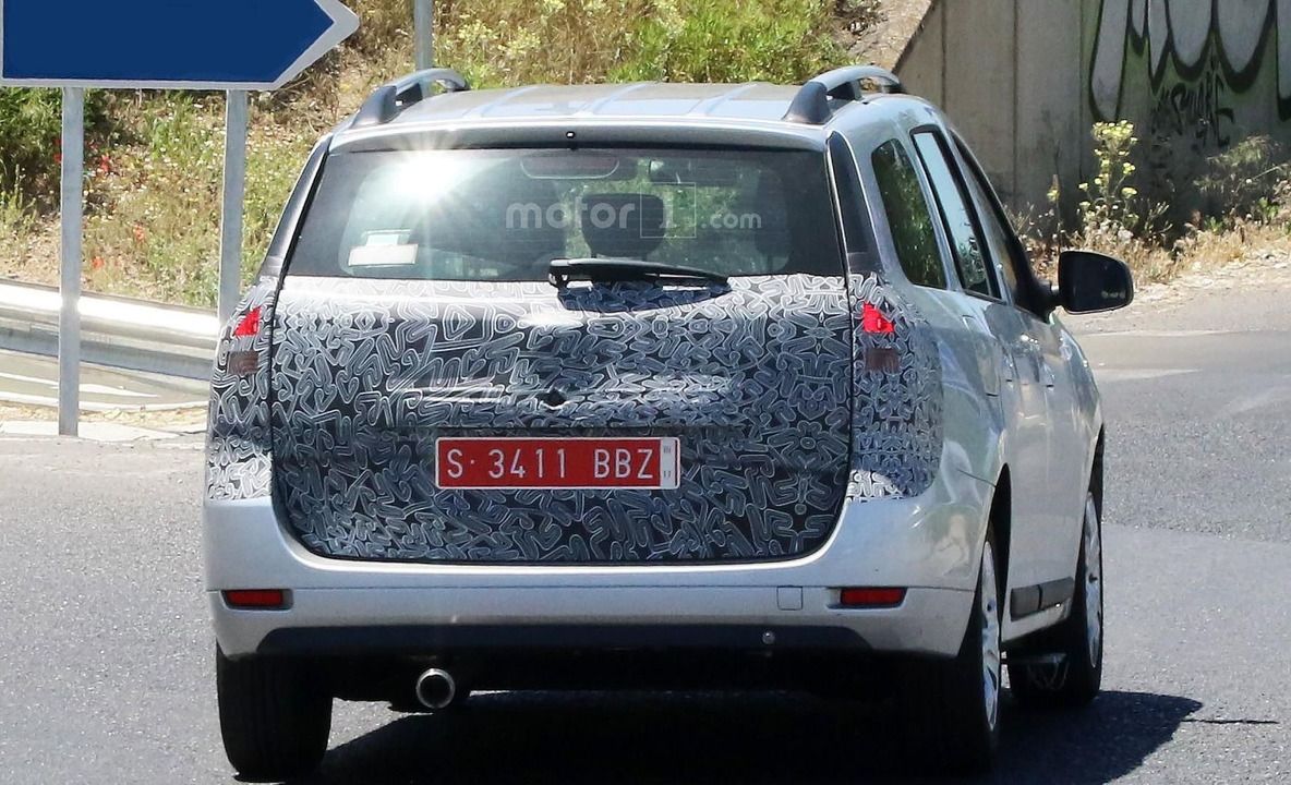 Cu ochii pe Dacia! Cum arată noile modele Logan și Sandero. Au ieşit camuflate, dar s-au deconspirat