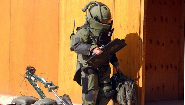 Alertă falsă cu bombă la o clădire de birouri din Capitală! Sute de oameni evacuați degeaba