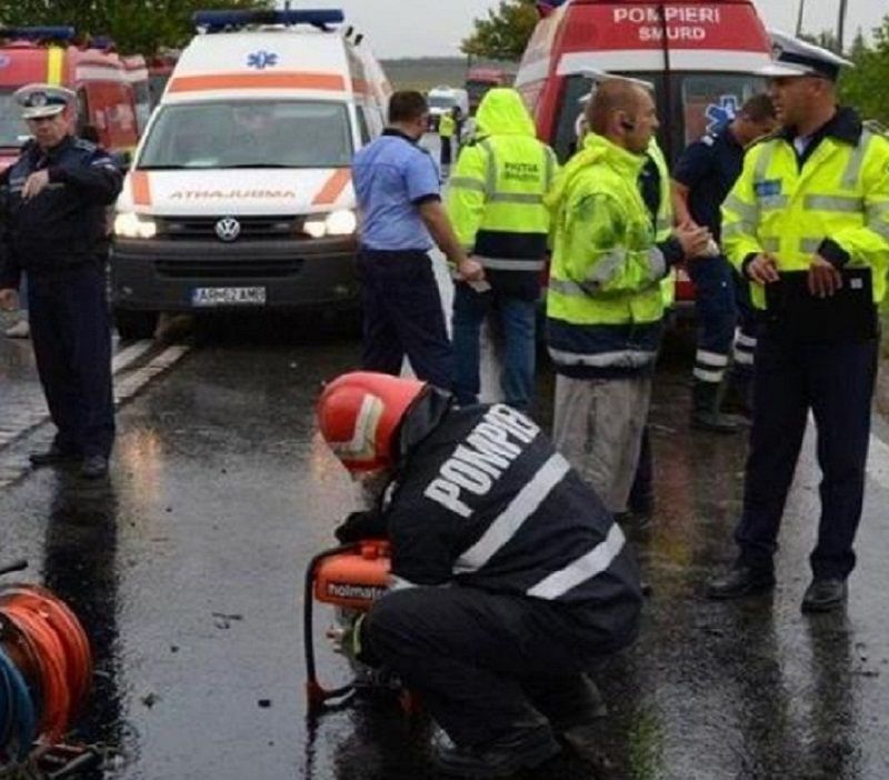 Accident grav pe centura de vest a Ploieştiului, duminică dimineaţă: două persoane, rănite