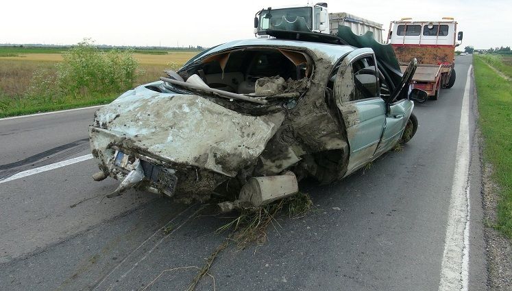 Accident cumplit la Brăila. Mașina s-a răsturnat de mai multe ori