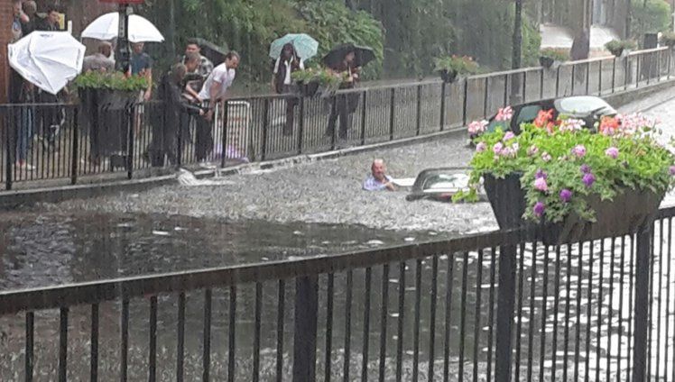 Imaginea zilei: inundaţii catastrofale în Marea Britanie. "Am crezut că e sfârşitul lumii"