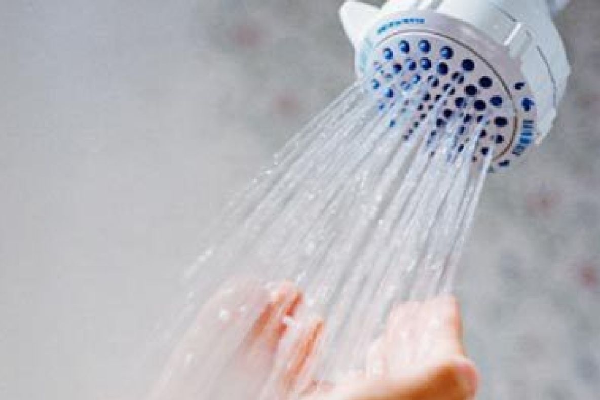 Motivul pentru care zeci de mii de bucureșteni au rămas fără apă caldă. Ce spune Firea