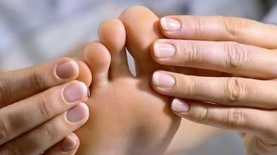 Cel mai simplu mod de a scăpa de picioarele umflate. Efetele se văd imediat