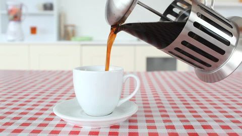 3 greșeli pe care sigur le faci când prepari cafea. Renunță la ele imediat