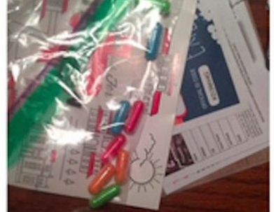 Credea că fiica ei se droghează. A desfăcut o capsulă și a vărsat-o în apă. A avut un șoc când...