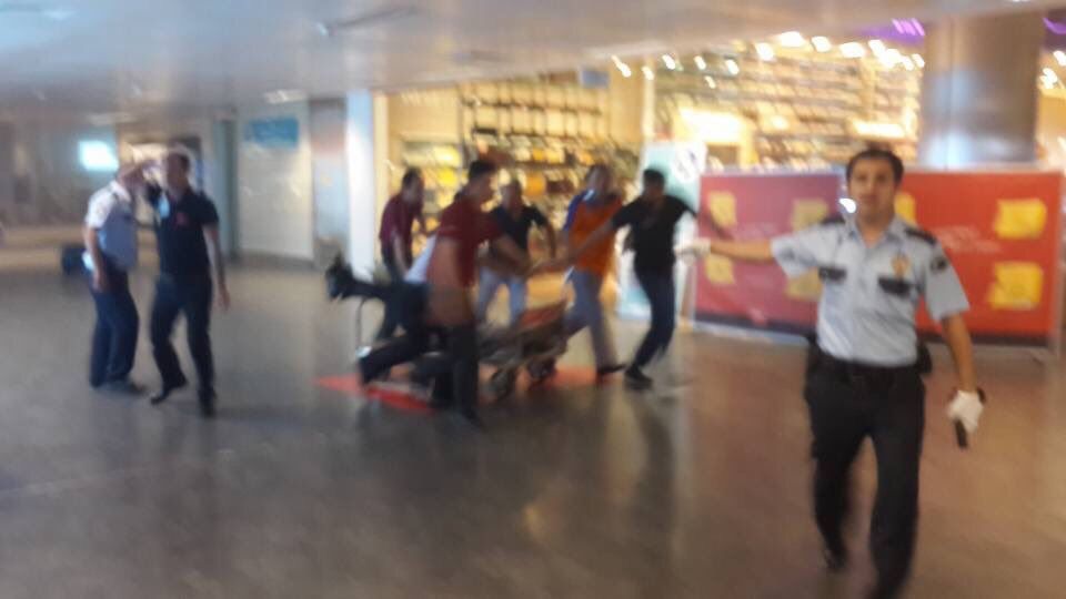 Imagini de groază de pe Aeroportul Ataturk, din Istanbul. VIDEO cu momentul exploziei