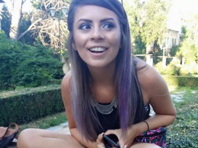 Colectiv. Omagiu emoţionant, pe plajă, în amintirea unei tinere care şi-a pierdut viaţa în tragedie