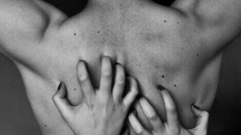 Spanking – o practică sexuală controversată. Cum se face