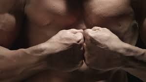 Cum a reuşit un bărbat să slăbească 30 de kg cu ajutorul unei pietre