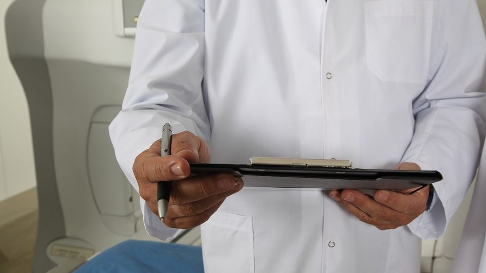 Caz şocant la Constanţa: medic acuzat că a abuzat sexual o pacientă în vârstă de 11 ani