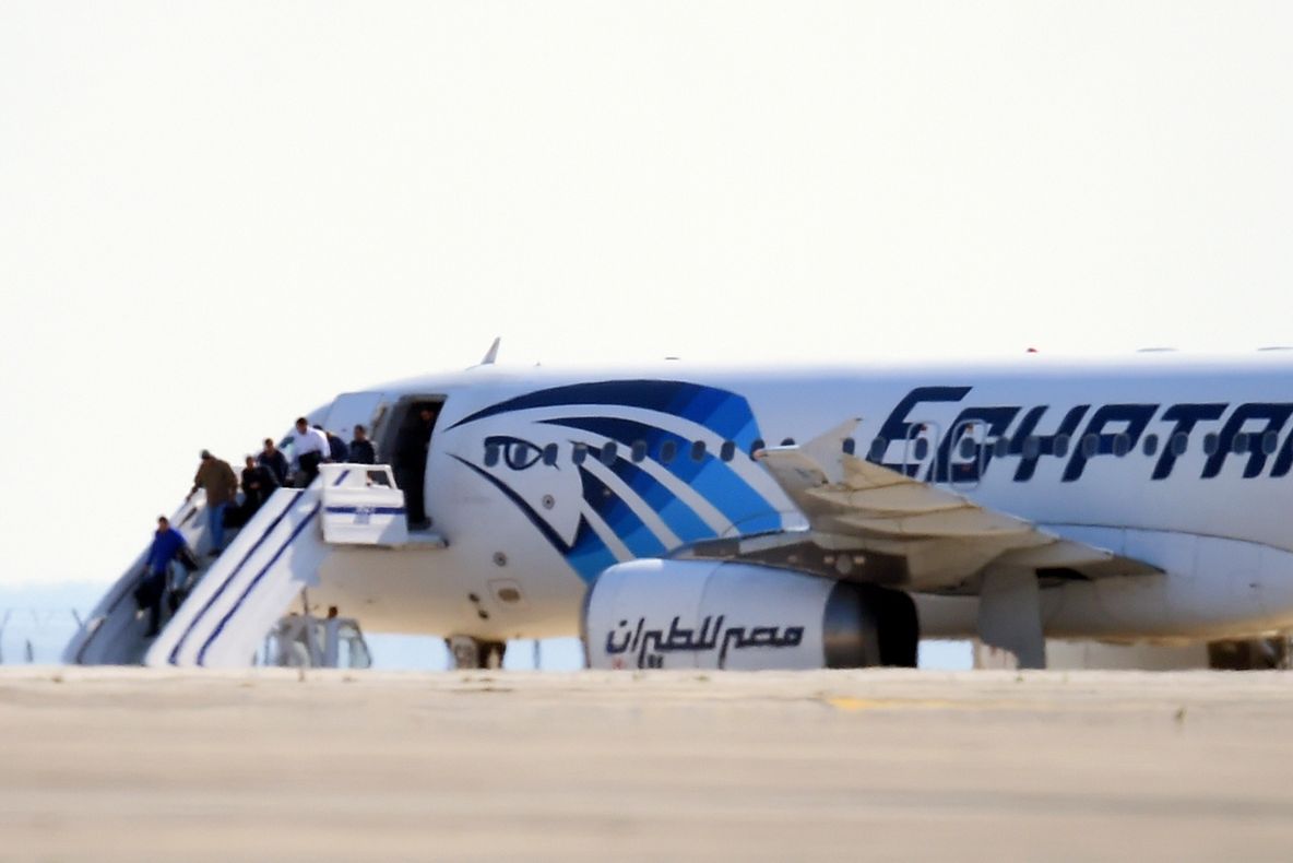 Un avion EgyptAir a aterizat de urgenţă în Uzbekistan, din cauza unei ameninţări cu bombă
