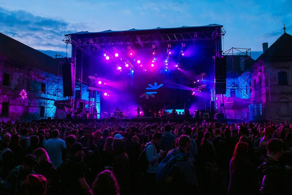 Electric Castle 2016. Sute de tineri vor călători cu un tren muzical plin de DJ-i cunoscuţi