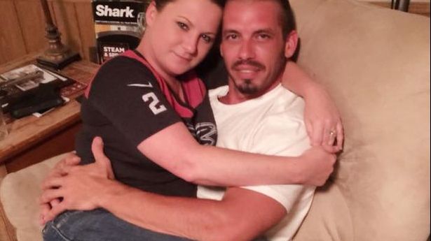 Și-a luat concediu ca să-și alăpteze iubitul de 36 de ani. Explicația e halucinantă