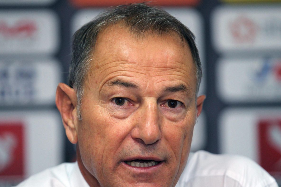 Antrenorul Albaniei a intrat în direct la TV în România.Cum a răspuns întrebat dacă preia tricolorii