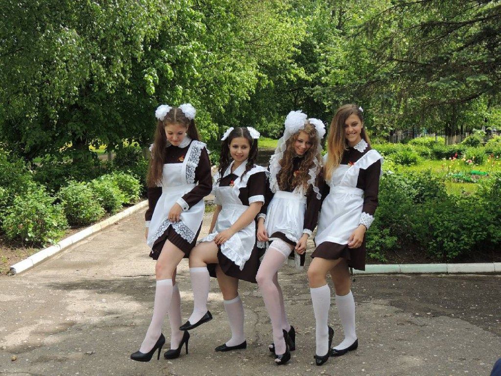 Absolventele rusoaice din 2016 au stârnit un scandal monstru. Pozele care au scăpat pe Internet