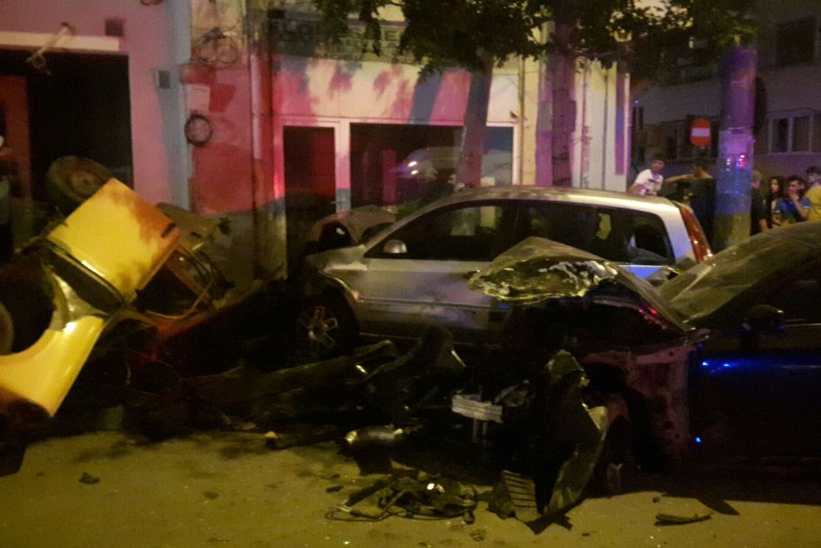 Accident spectaculos în Capitală: 6 mașini implicate, 2 persoane au ajuns la spital! IMAGINI ȘOCANTE