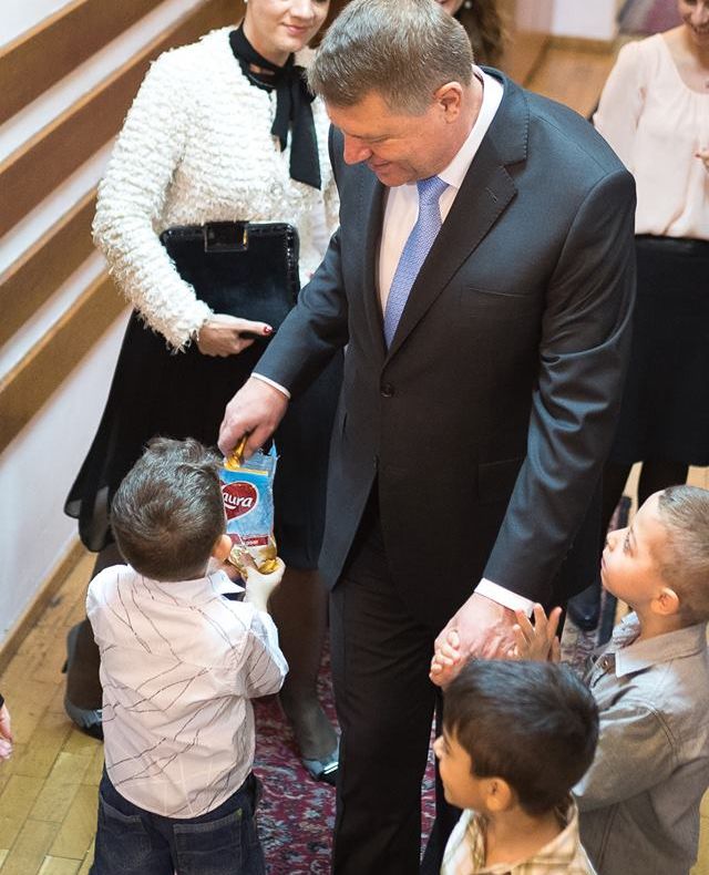 Mesajul lui Klaus Iohnanis, pentru copii, de 1 iunie. Ce spune despre dobândirea unor şanse egale