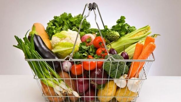 Obiceiul toxic care otrăveşte fructele şi legumele. Toţi facem asta, dar nu ştim cât e de periculos 