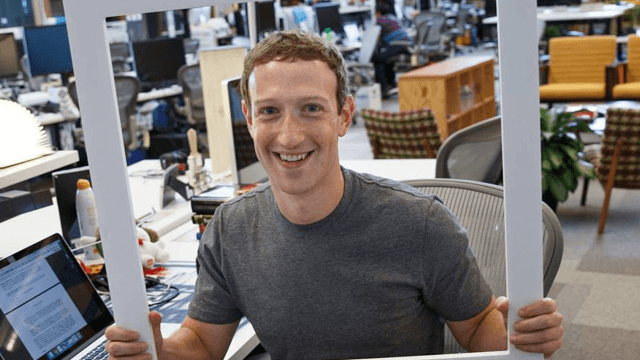 Secretul lui Mark Zuckerberg, dezvăluit de o fotografie. Ce face ca să se protejeze de hackeri