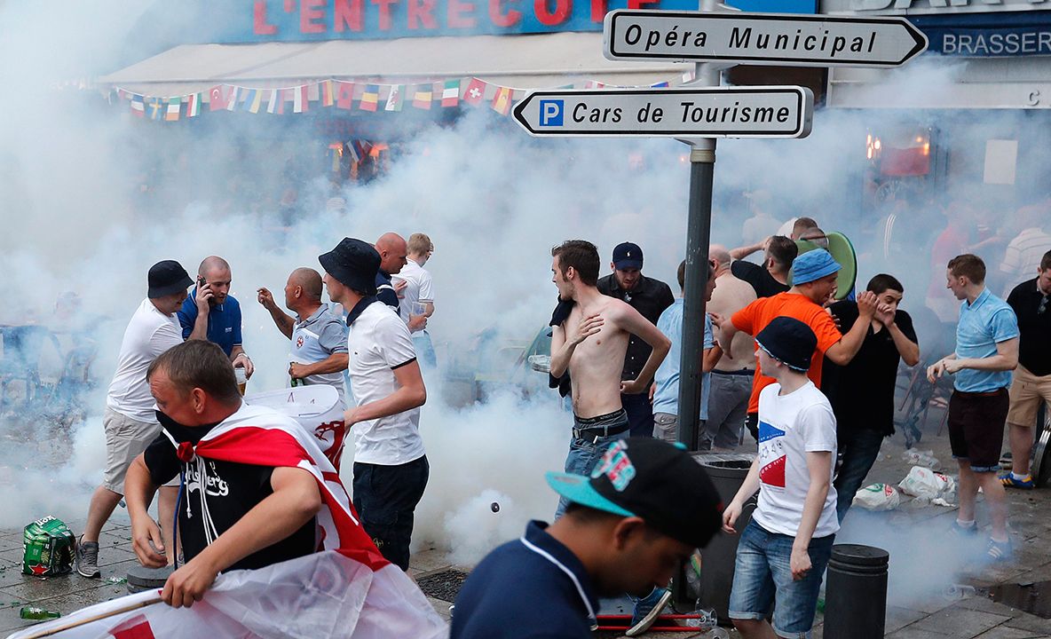 Incidente violente între suporteri şi forţele de ordine la Marsilia