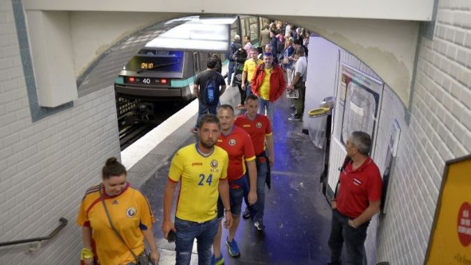EURO 2016. ALERTĂ la Paris. Metroul, oprit. Au găsit un colet suspect. Români, blocaţi în tren