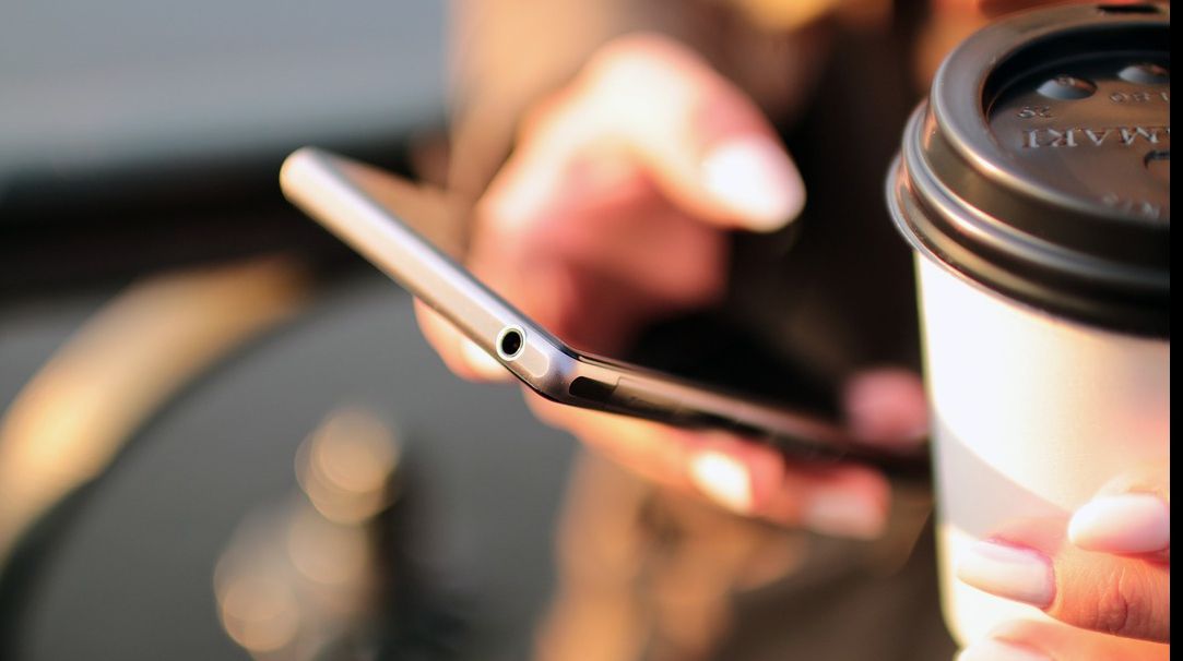 Tehnologia care îţi încarcă telefonul în 20 de minute