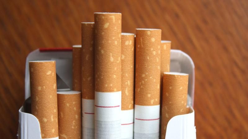 Cea mai urâtă culoare din lume va fi imprimată pe pachetele de ţigări. Iată cum vor arată!