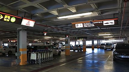 Crimă oribilă din dragoste. O româncă a fost ucisă de iubit în parcarea unui aeroport din Spania