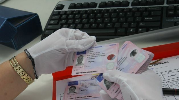 Percheziţii de amploare la Direcţia Permise din Covasna şi Neamţ 