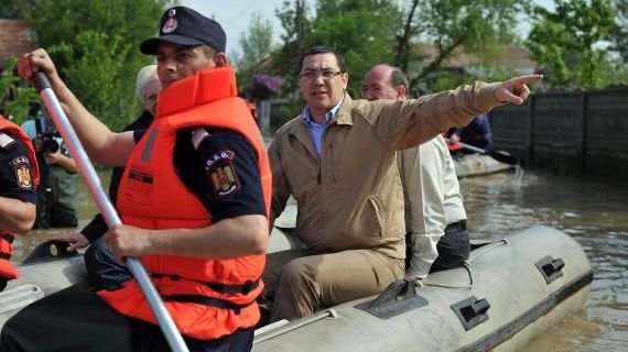 Suciu:Premierul consideră că nu e cazul să se plimbe cu barca la inundaţii ca să-şi arate implicarea