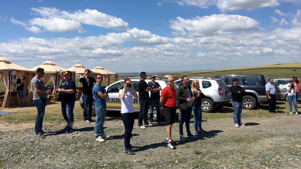 Trei răniţi la Raliul Deltei Dunării: o maşină a ieşit din decor şi a luat foc