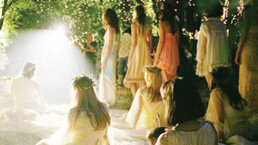 Dragaica: Obiceiuri si traditii de Sanziene