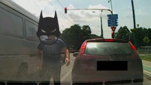 Ce i-a făcut un şofer din Timişoara unui alt şofer care i-a "tăiat" calea. L-au lăsat nervii - VIDEO