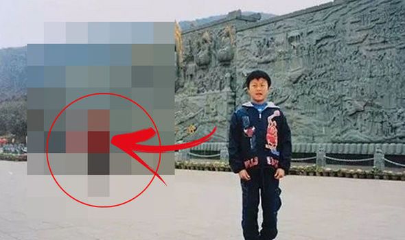 A găsit o poză a soțului ei, făcută în urmă cu 15 ani. A privit-o cu atenție și... ȘOC!A înțeles tot