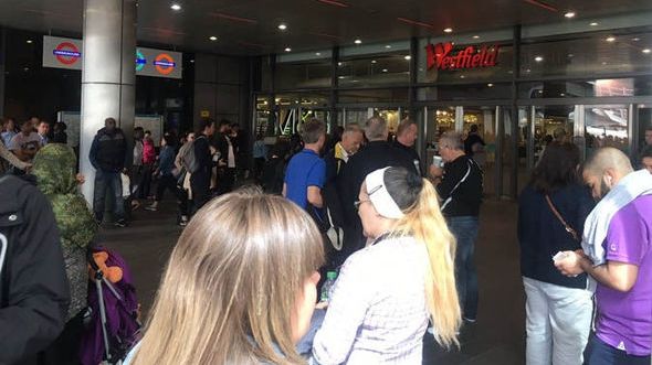 Alertă teroristă la Londra! Centrul de cumpărături Westfield, evacuat. Update