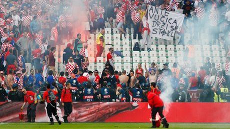 EURO 2016. Un nou scandal: 11 suporteri au fost expulzaţi în Spania 