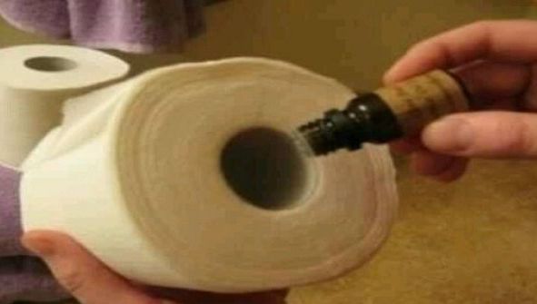 Truc incredibil! Cum să-ţi faci baia să miroasă frumos săptămâni întregi!