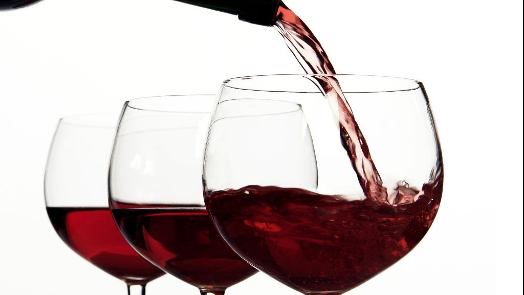 Bei vin ieftin? Mare atenție! Cum te poți îmbolnăvi