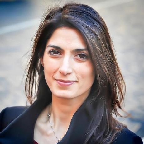 Roma va fi condusă de o femeie. Virginia Raggi, prima femeie aleasă la conducerea Primăriei Romei
