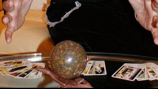 Un grup de vrăjitoare va face un ritual cu descântece pentru noul Guvern, pentru prosperitate