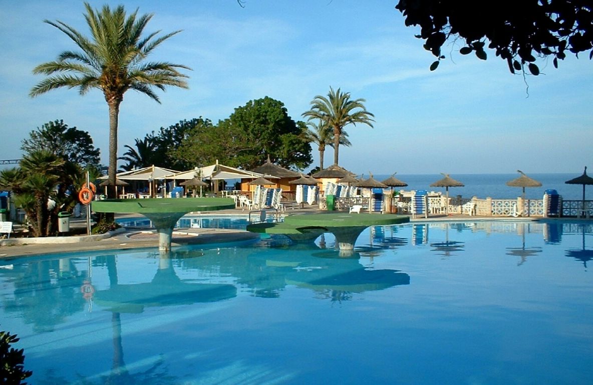 Apetitul pentru vacanţe al românilor duce turismul la un record în 2016. Ce aleg românii vara asta