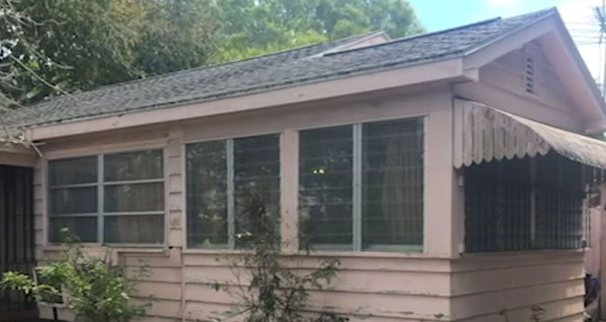 A fost chemat să verifice o casă abandonată. A spart ușa și a intrat speriat înăuntru. S-a îngrozit!