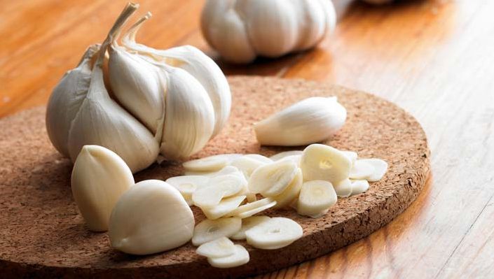 A prăjit 10 căței de usturoi și a mâncat. După 3 zile a observat rezultatele. E impresionant!